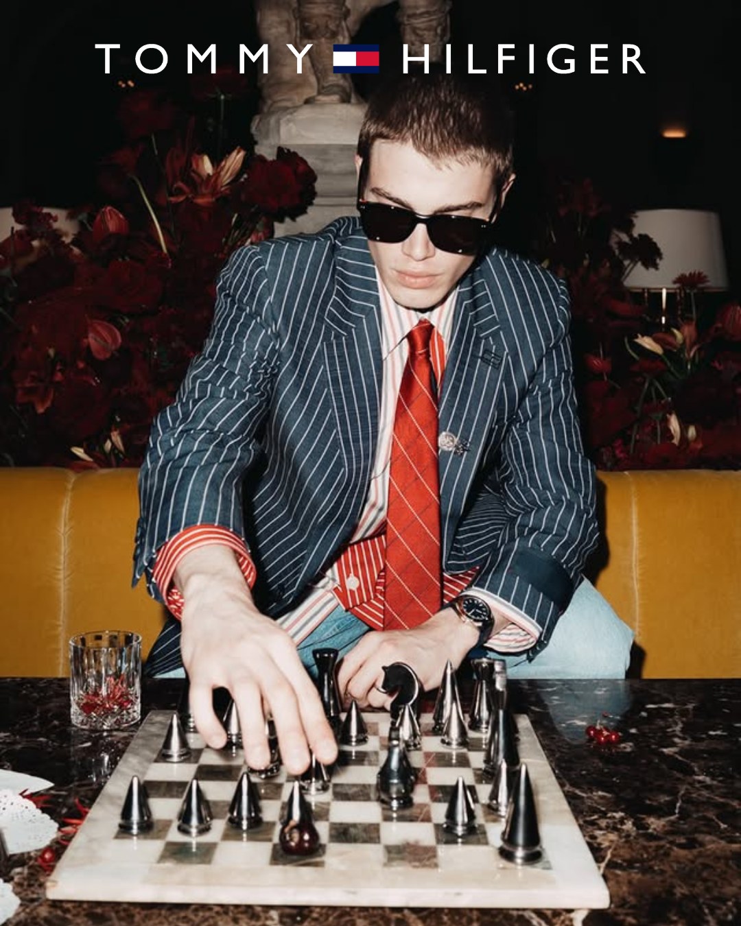 ♟️ Dressed to play — and win.
Confidence in every move, style in every detail. Shop the new Tommy Hilfiger Eyewear collection. #lookeronline #tommyhilfiger #TommyHilfigerEyewear #sunglasses #style #chessgame #fashion #newcollection #shopnow
