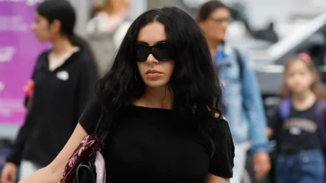 gli occhiali di Charli XCX