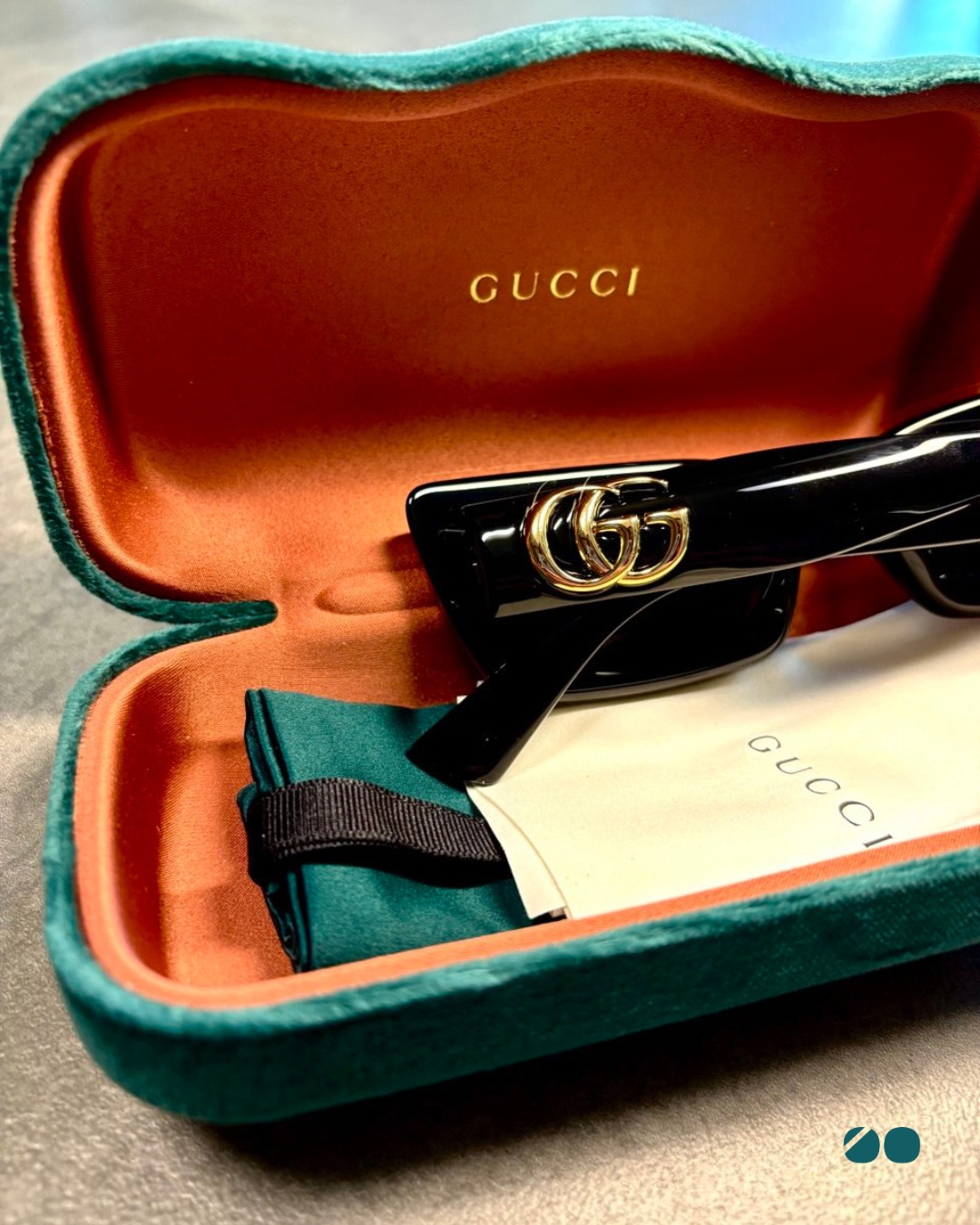Velvet green, burnt orange, golden shine.
Gucci already whispers autumn — even before it arrives. 🍂🕶️ #LookerOnline #Gucci #GucciEyewear #GucciStyle #DesignerSunglasses #LuxuryEyewear #AutumnVibes #FallStyle #LuxuryFashion